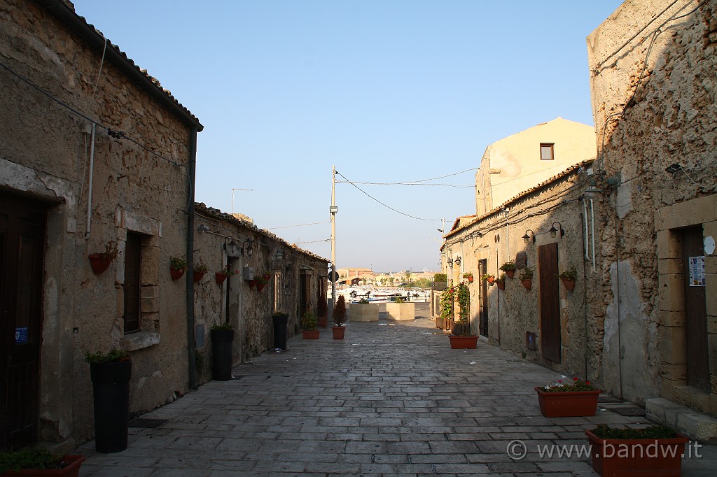 Marzamemi_121.JPG - Marzamemi - Viuzza del borgo