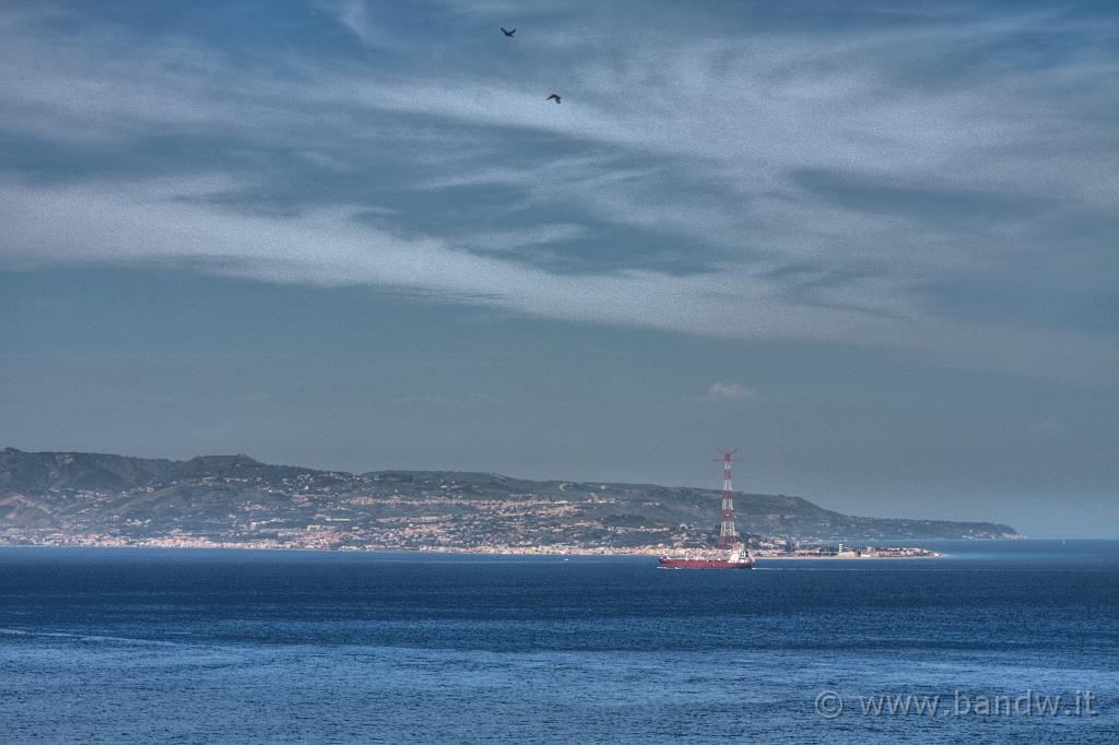 Scilla e Chianalea_003.jpg - Veduta sullo Stretto di Messina da Scilla (HDR)