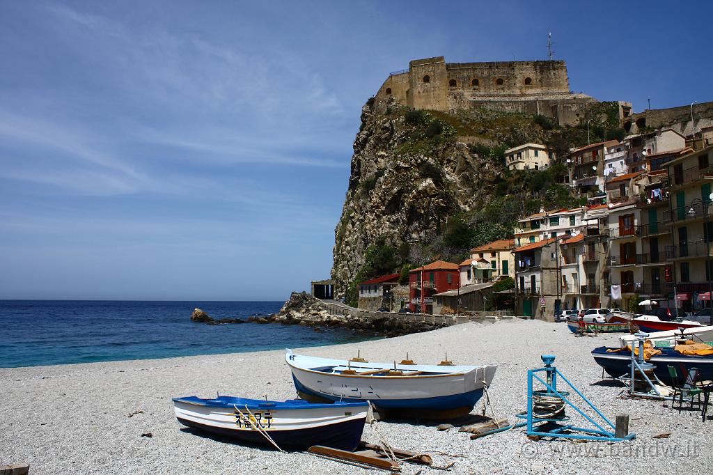 Scilla e Chianalea_009.JPG - Il Castello Ruffo di Scilla e la sua spiaggia