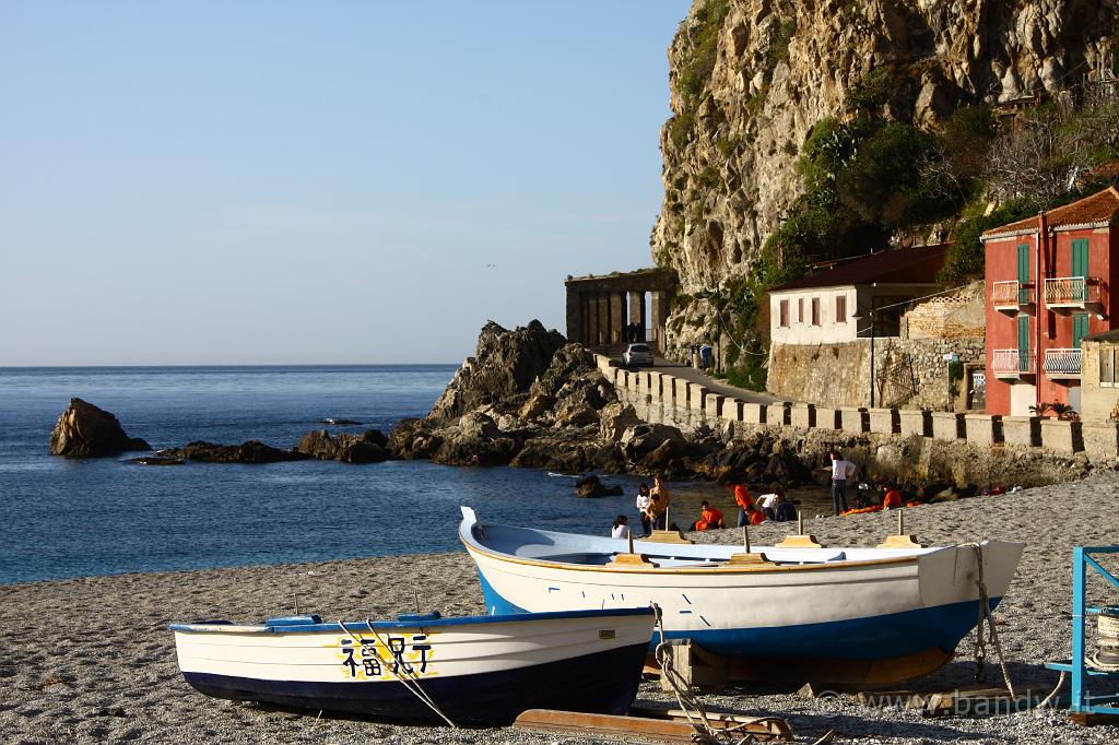 Scilla e Chianalea_010.JPG - Ancora barche e colori al tramonto