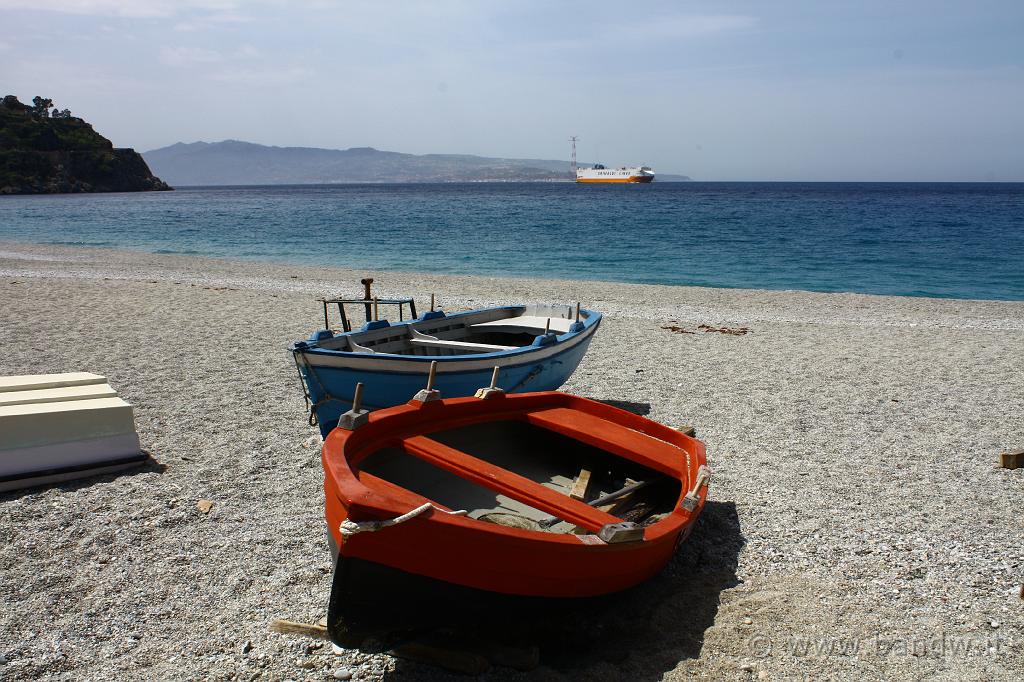 Scilla e Chianalea_012.JPG - Colori e contrasti sullo stretto