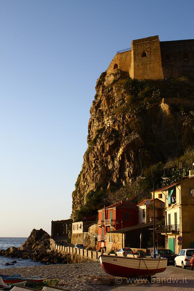 Scilla e Chianalea_018.JPG - Il tramonto sul Roccione di Scilla