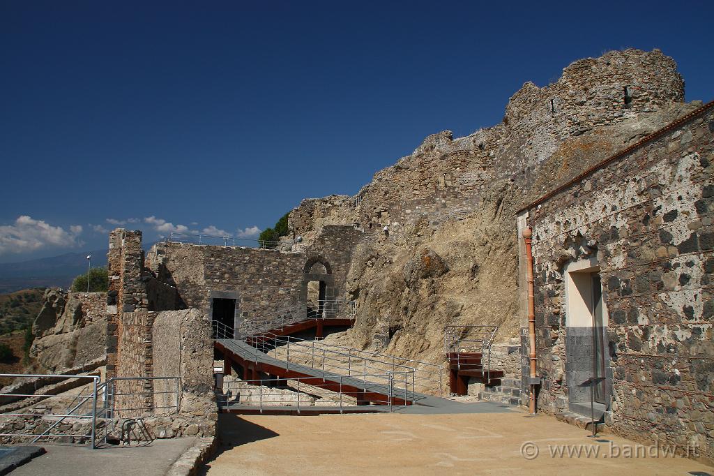 Castello di Calatabiano_015.JPG - L'interno del Castello