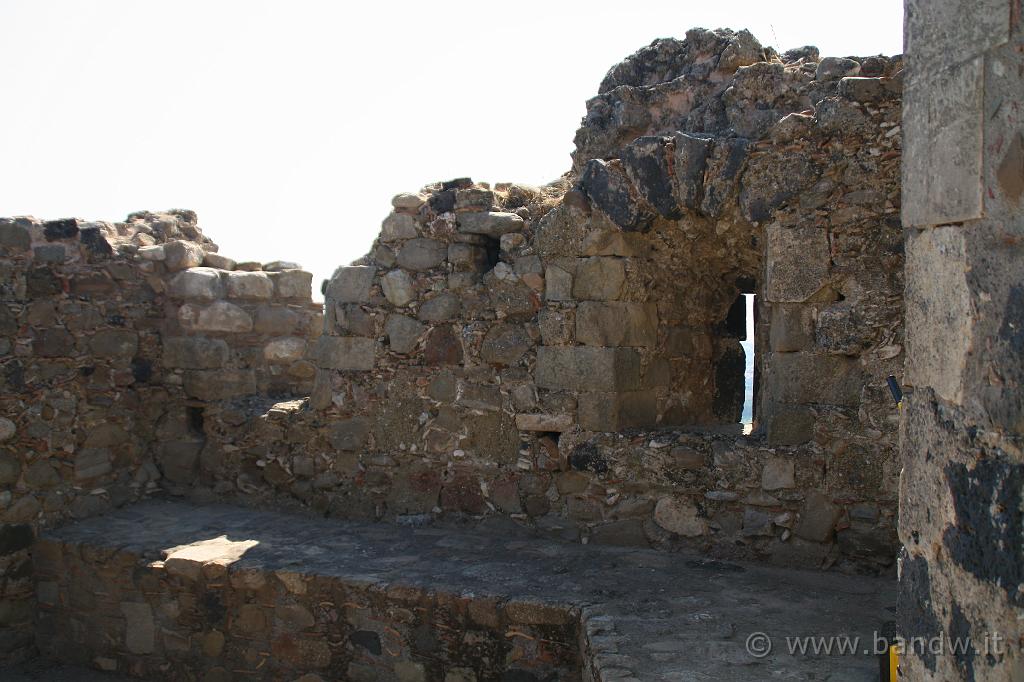 Castello di Calatabiano_020.JPG - Mura perimetrali
