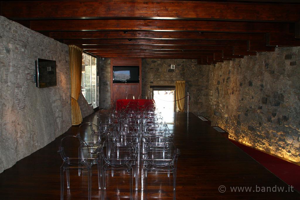 Castello di Calatabiano_075.JPG - La sala d'armi