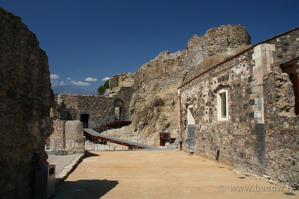 Castello di Calatabiano_087.JPG - L'interno del Castello