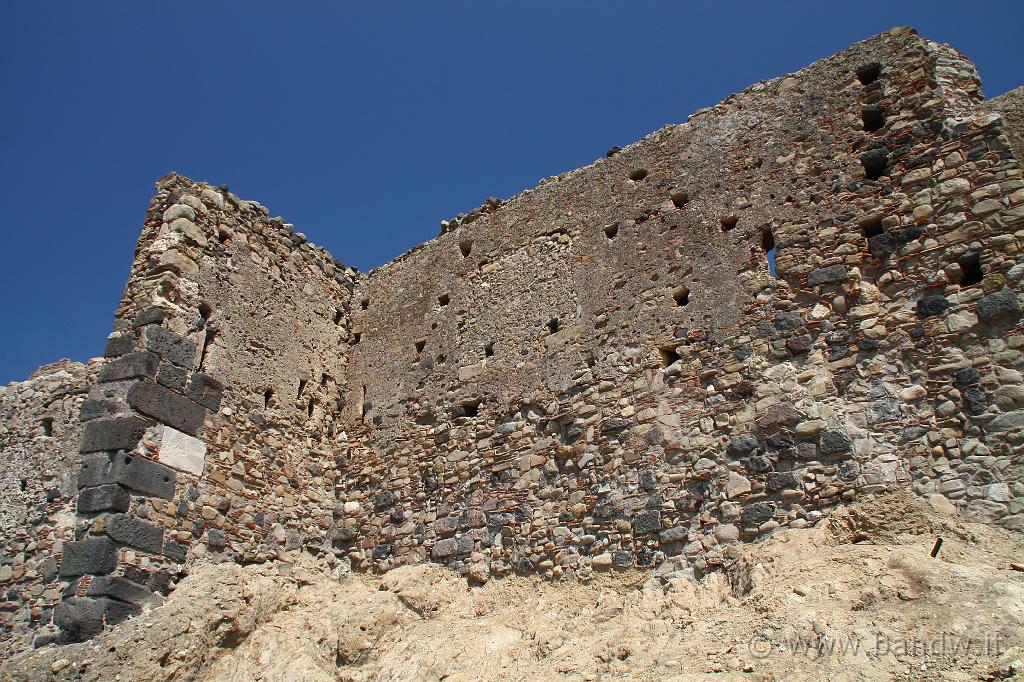 Castello di Calatabiano_096.JPG - Le mura del Castello