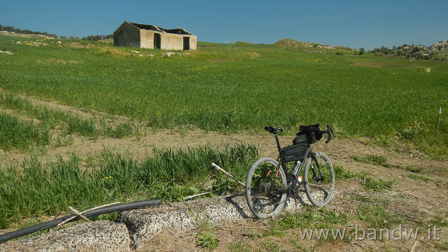 DSCN9465.JPG - Strade bianche.....o quasi