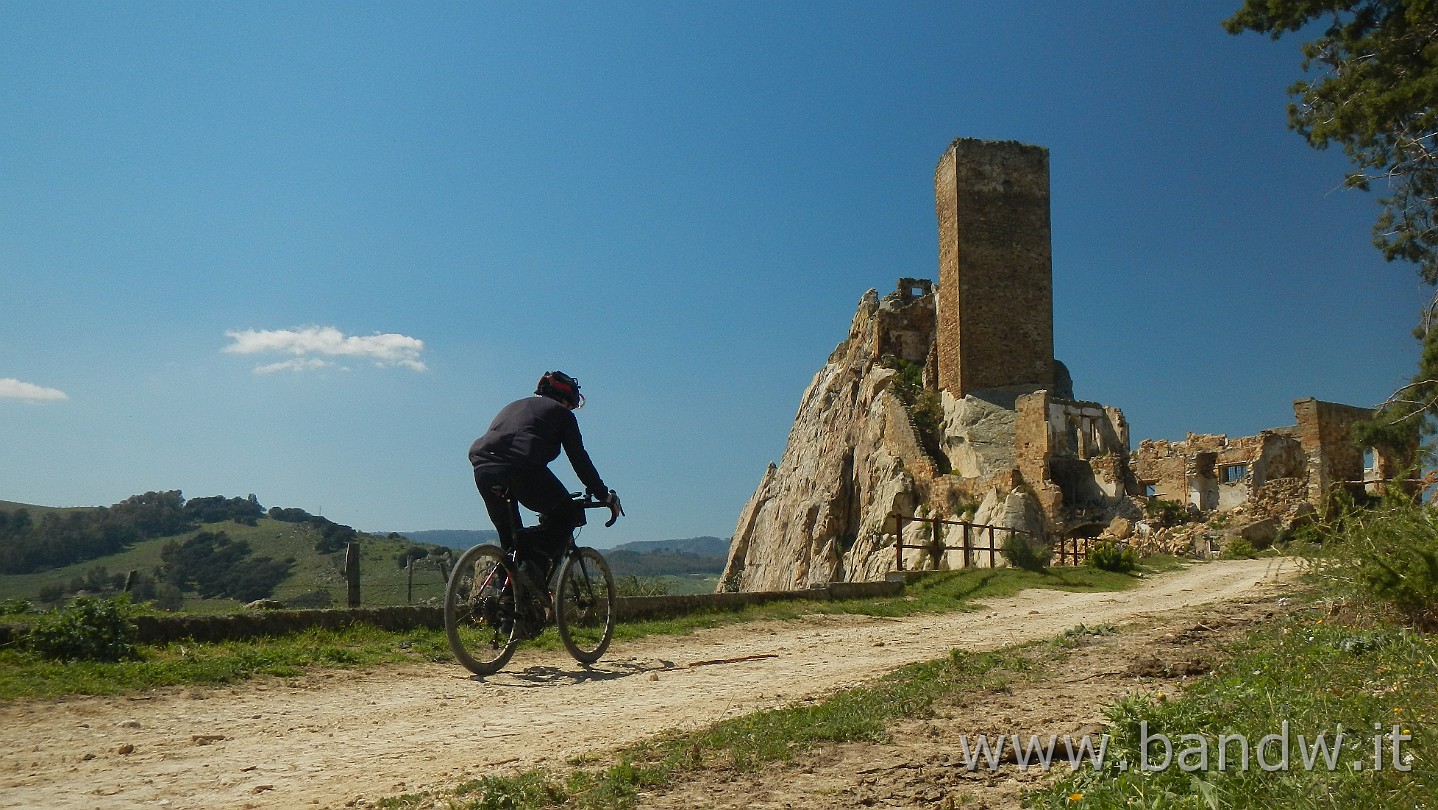 DSCN9477.JPG - Castello dei Gresti o di Pietratagliata