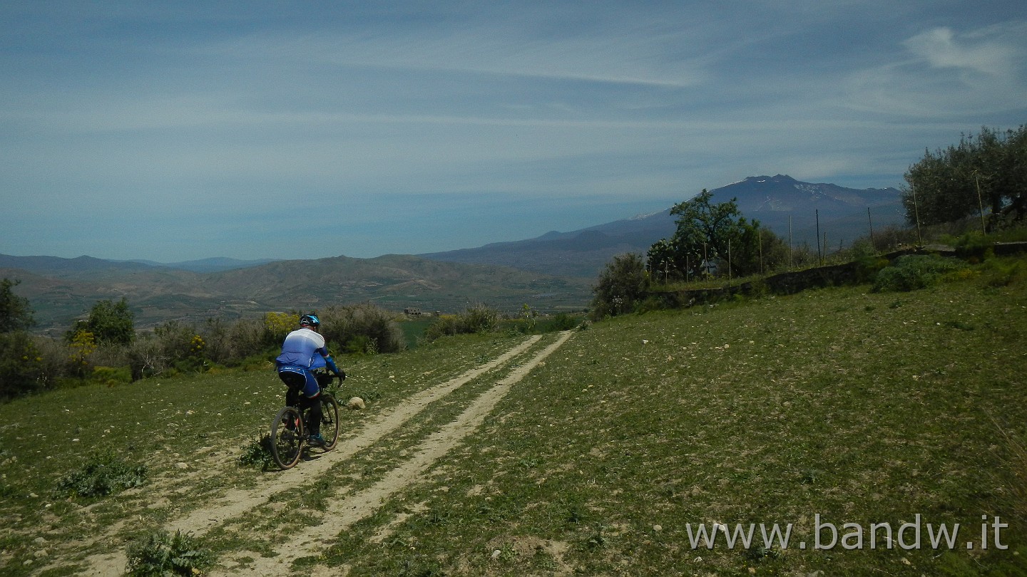 DSCN9562.JPG - Sp 136 Regalbuto -> Centuripe - Etna sullo sfondo