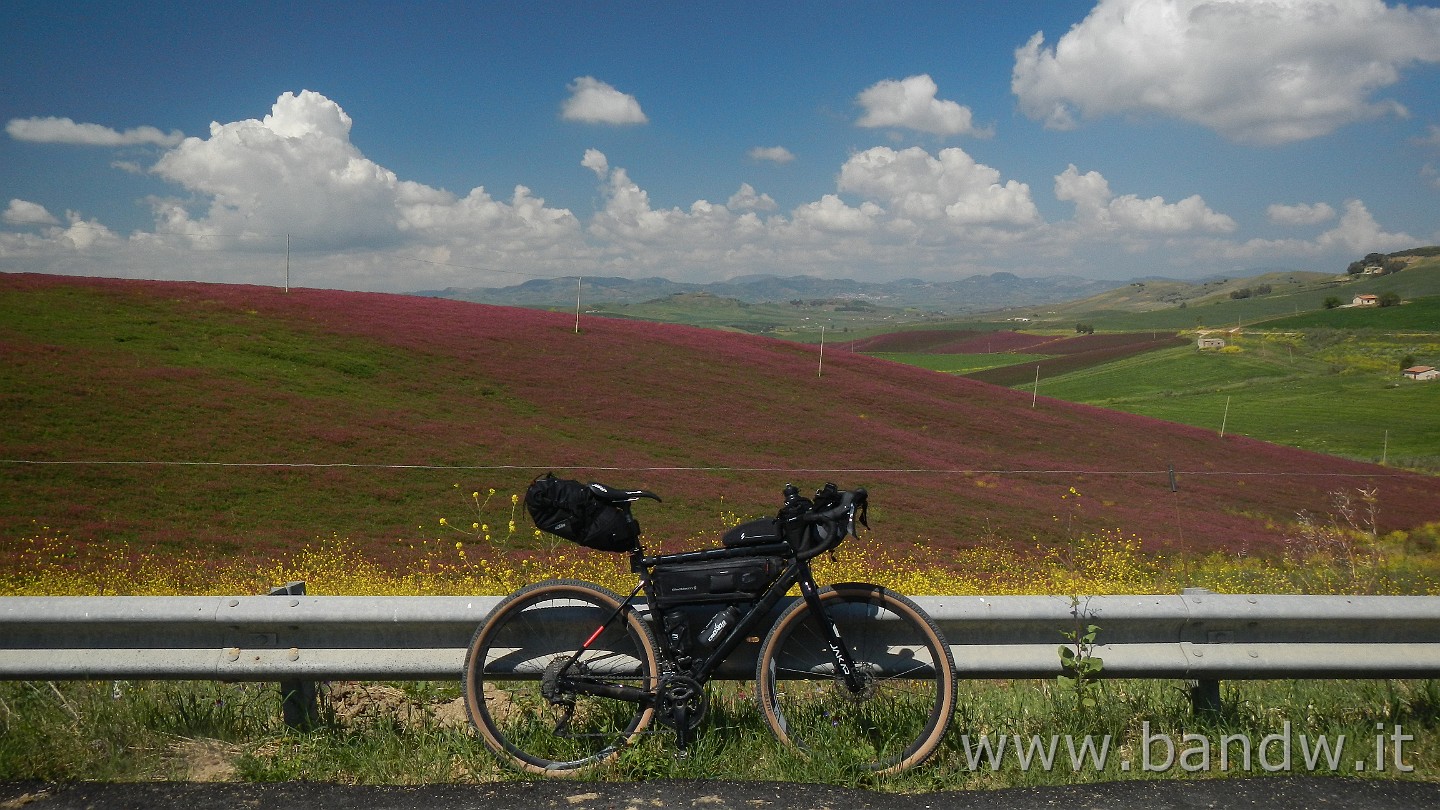 DSCN9657.JPG - Pausa sulla Sp 46 per immortalale i paesaggi