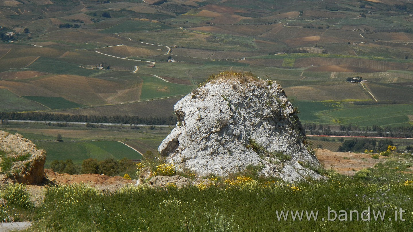 DSCN9669.JPG - Strana roccia dal profilo ancora più strano