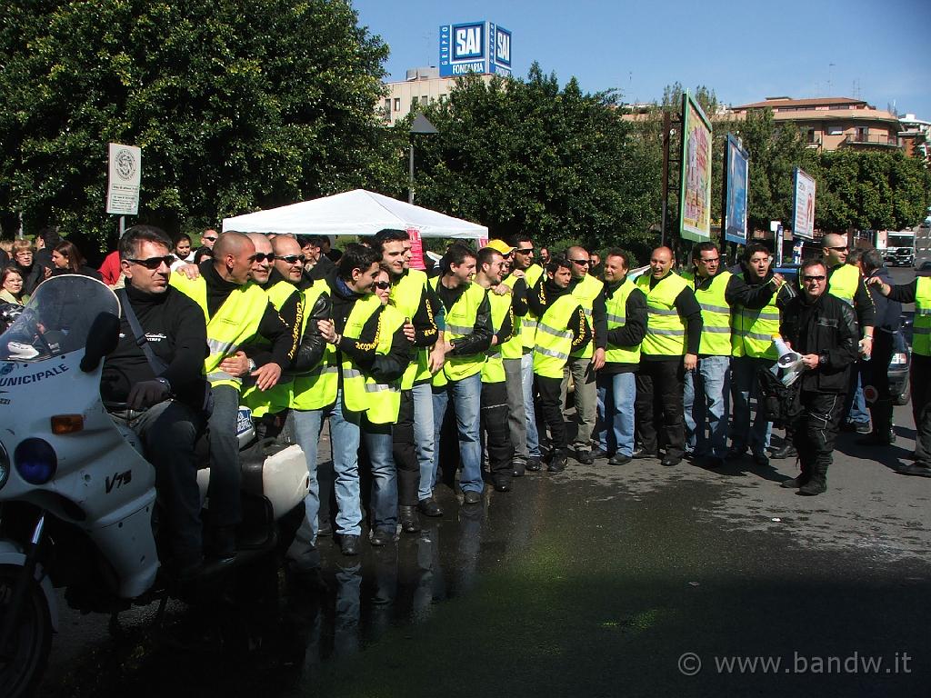 4MotoradunoCarricoforte(114).JPG - Coregografie del gruppo della Sicurezza........