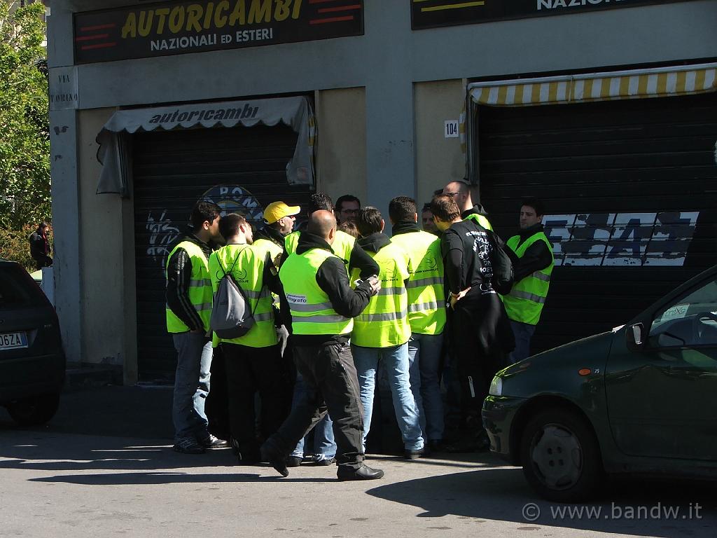 4MotoradunoCarricoforte(132).JPG - La riunione del gruppo sicurezza prima della partenza