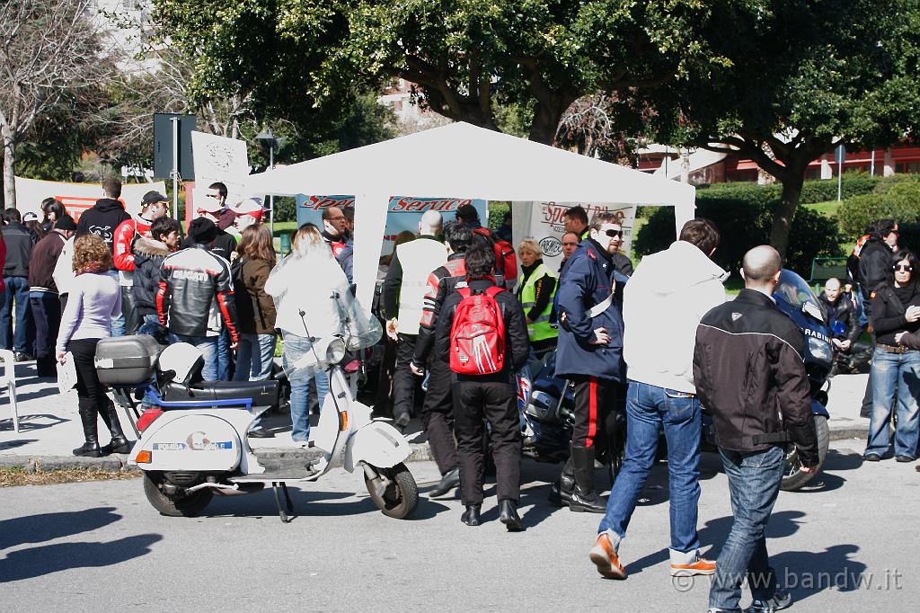 5MotoradunoCarricoforte_002.JPG - Lo stand dell'accoglienza per i ritardatari