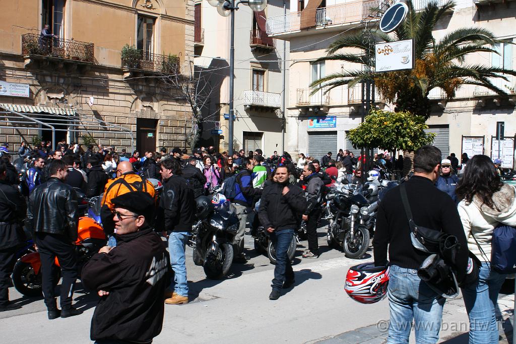 5MotoradunoCarricoforte_011.JPG - Tutti in sosta a Leonforte