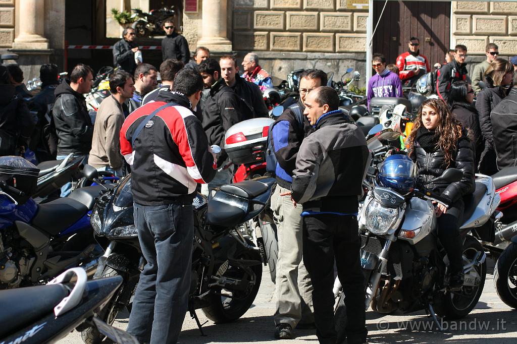 5MotoradunoCarricoforte_020.JPG - Tutti in sosta a Leonforte