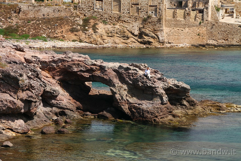 CapoPasseroCapoNord_025.JPG - La splendida costa sotto al castello Tafuri di Porto Palo