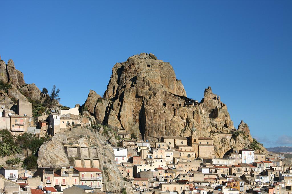 Centro_Sicilia_005.JPG - Veduta sul centro abitato di Gagliano Castelferrato