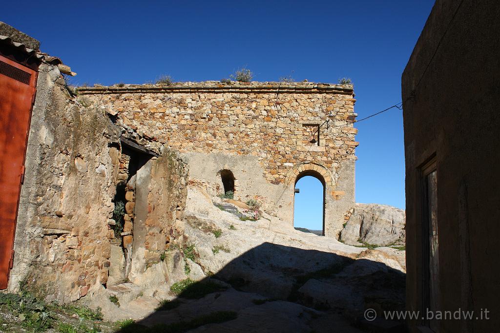 Centro_Sicilia_007.JPG - I ruderi del castello sulla rocca di Gagliano Casteferrato