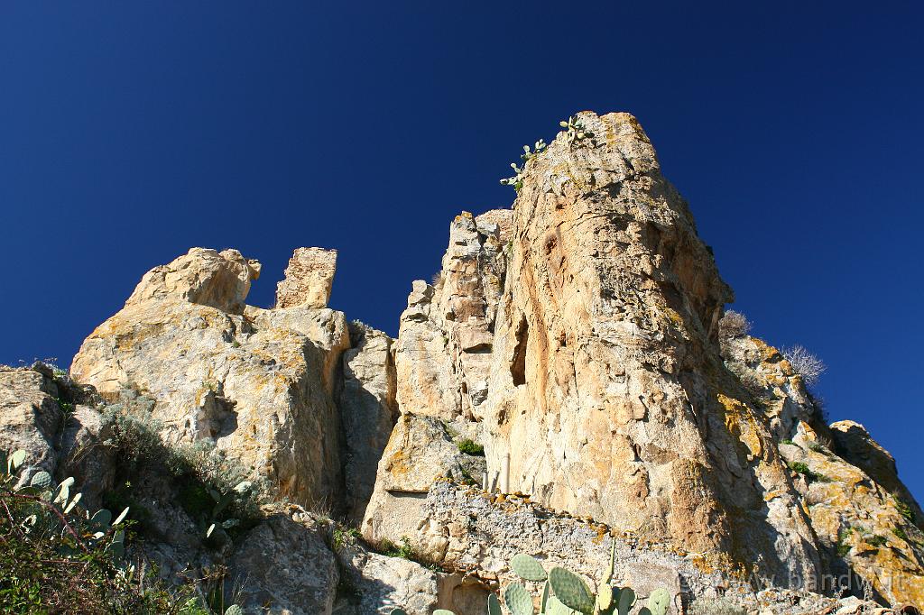 Centro_Sicilia_017.JPG - La rocca di Gagliano Casteferrato dove ergeva l'omonimo Castello