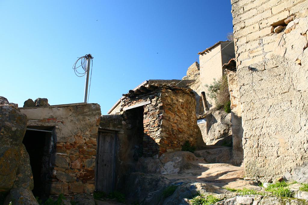 Centro_Sicilia_019.JPG - Centro abitato (?) nei pressi della rocca del Castello di Gagliano Castelferrato