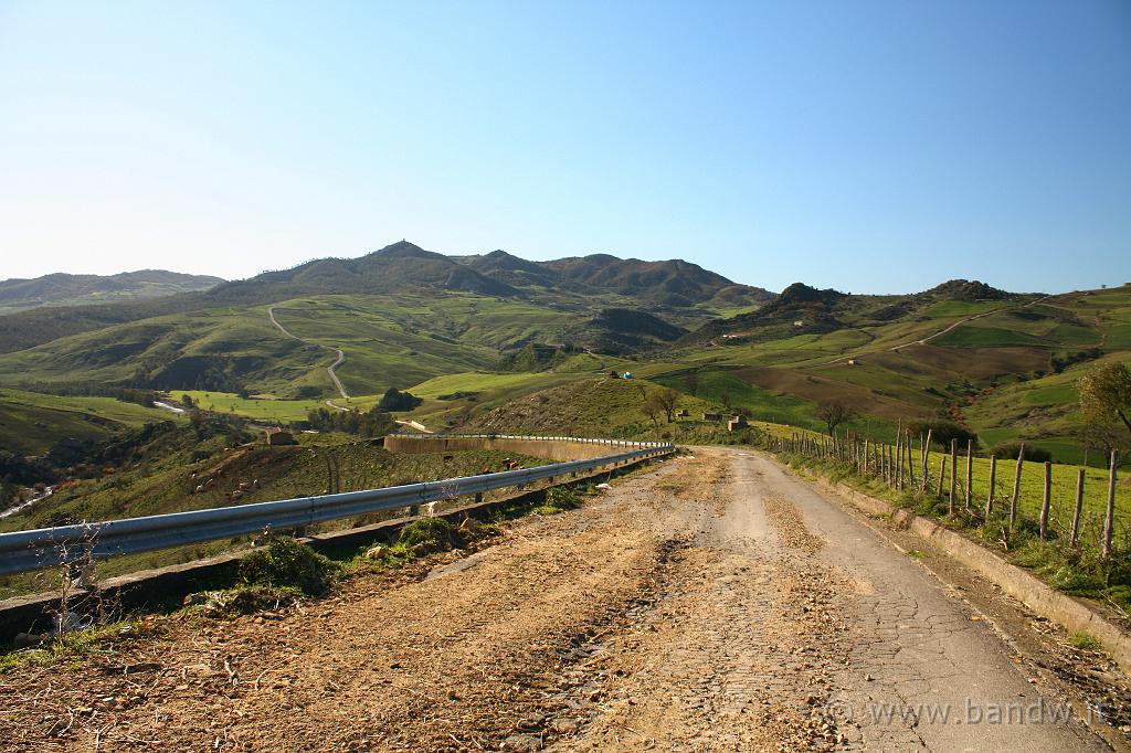 Centro_Sicilia_025.JPG - ......meno male che ho una enduro....