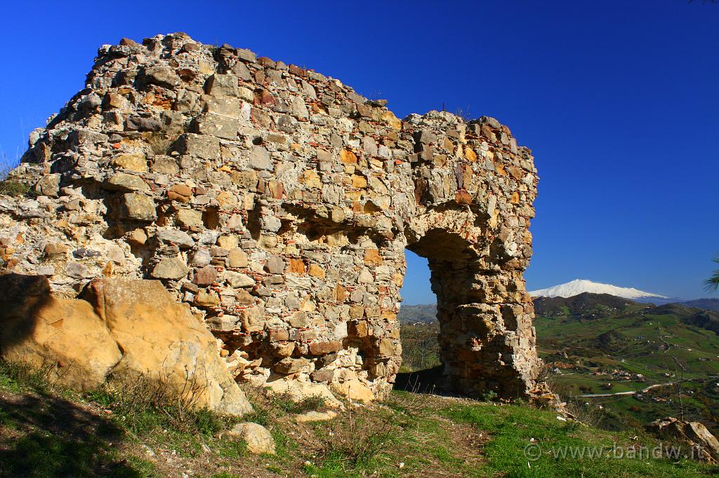 Centro_Sicilia_069.JPG - ........ che si affacciano sempre sull'Etna....