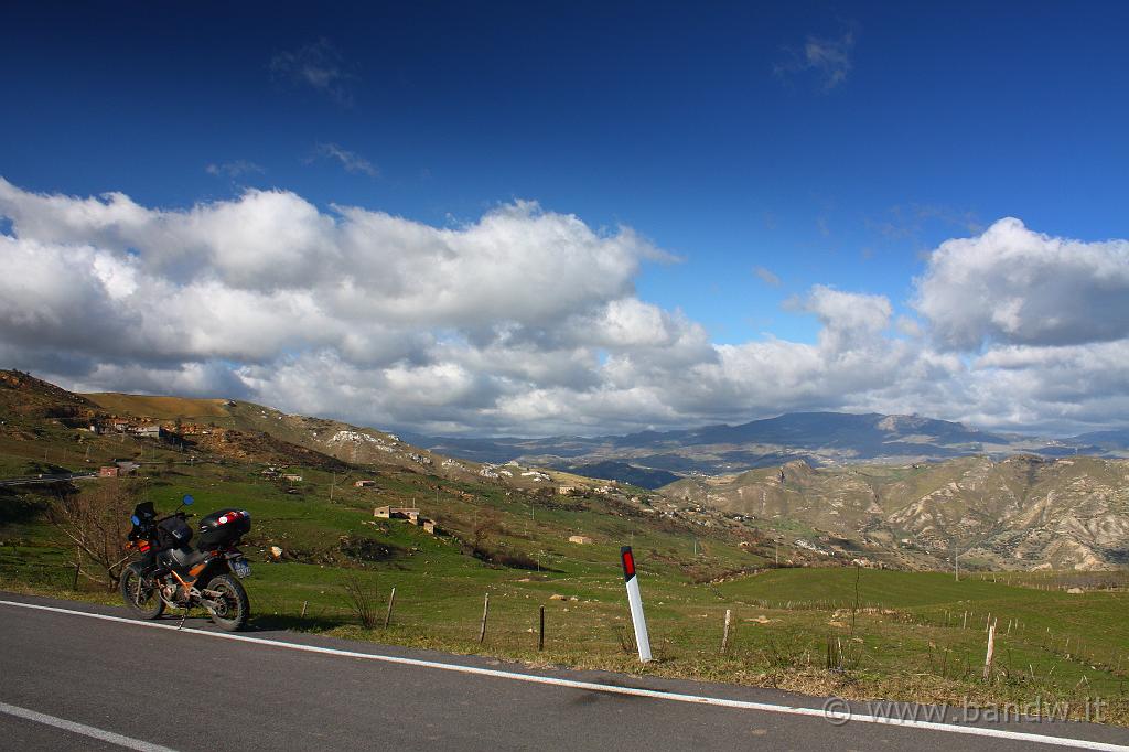 Centro_Sicilia_081.JPG - .........che rischia di buttarmi la moto a terra.....