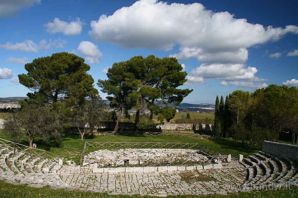 InGiroPerGliIblei_034.JPG - L’antica Akrai, ad ovest rispetto alla moderna Palazzoleo Acreide, è la prima delle subcolonie di Siracusa.....