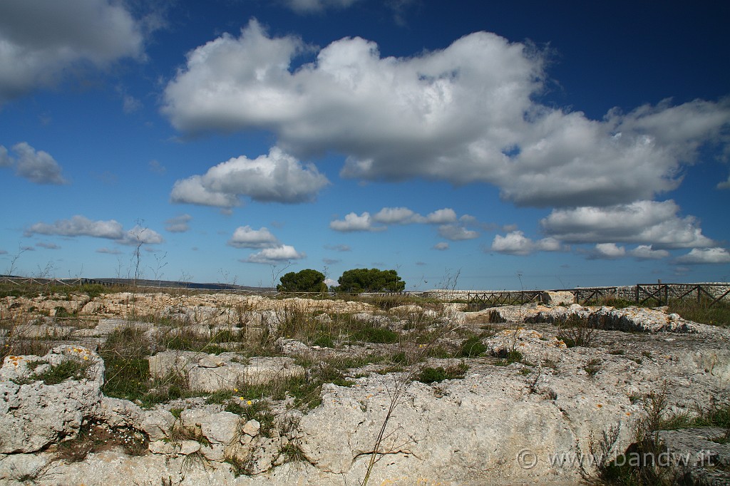 InGiroPerGliIblei_040.JPG - ....Nel 214 a.C. il siracusano Ippocrate si rifugiò ad Akrai dopo la sconfitta subita ad opera di Marcello )Livio XXIV,36)....