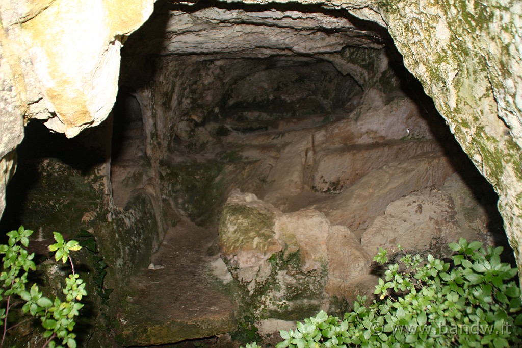 InGiroPerGliIblei_073.JPG - Catacombe nelle Latomie