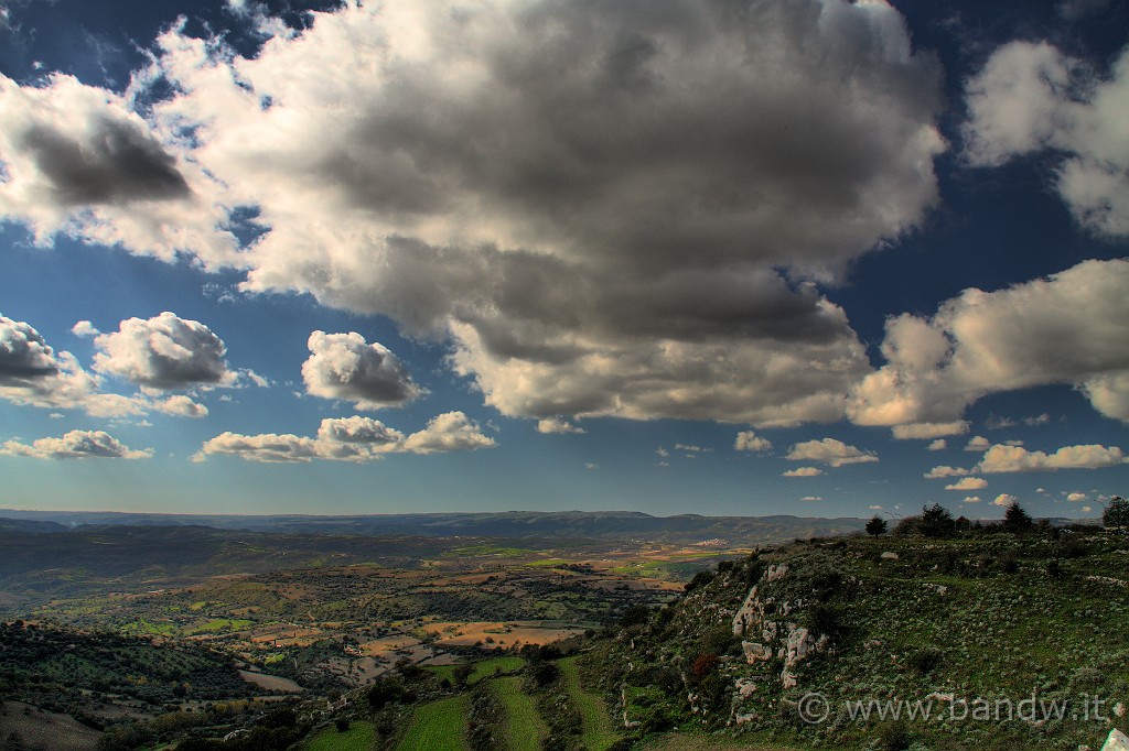 InGiroPerGliIblei_101.jpg - Il colle su cui sorge Akrai (HDR Version)