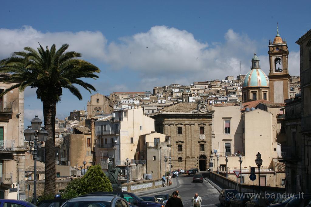 Caltagirone_012.JPG - Caltagirone (CT) - Veduta sul centro e sul ponte di San Francesco