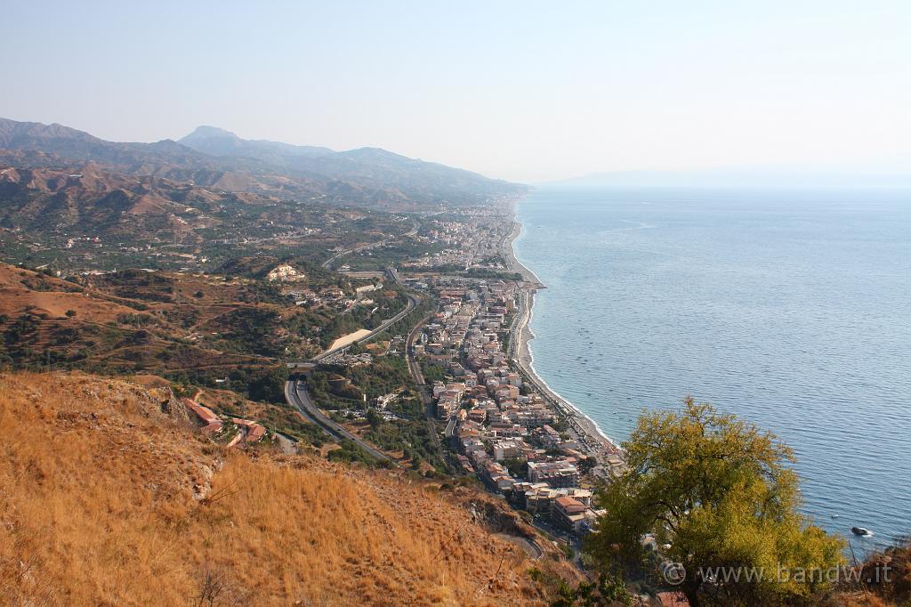 SS114_015.JPG - Uno sguardo su Sant'Alessio Siculo.....