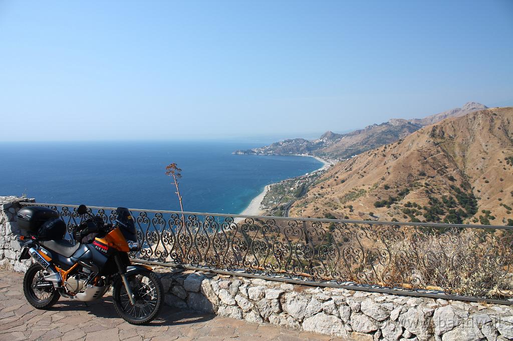 SS114_023.JPG - Forza d'Agrò - Panorama su Sant'Alessio Siculo