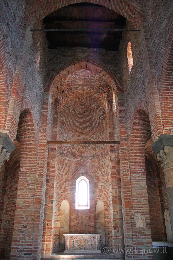 SS114_034.JPG - Casalvecchio Siculo - Interni della Chiesa dei Santi Pietro e Paolo