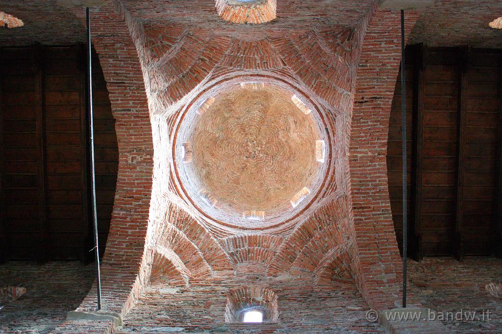 SS114_035.JPG - Casalvecchio Siculo - Interni della Chiesa dei Santi Pietro e Paolo