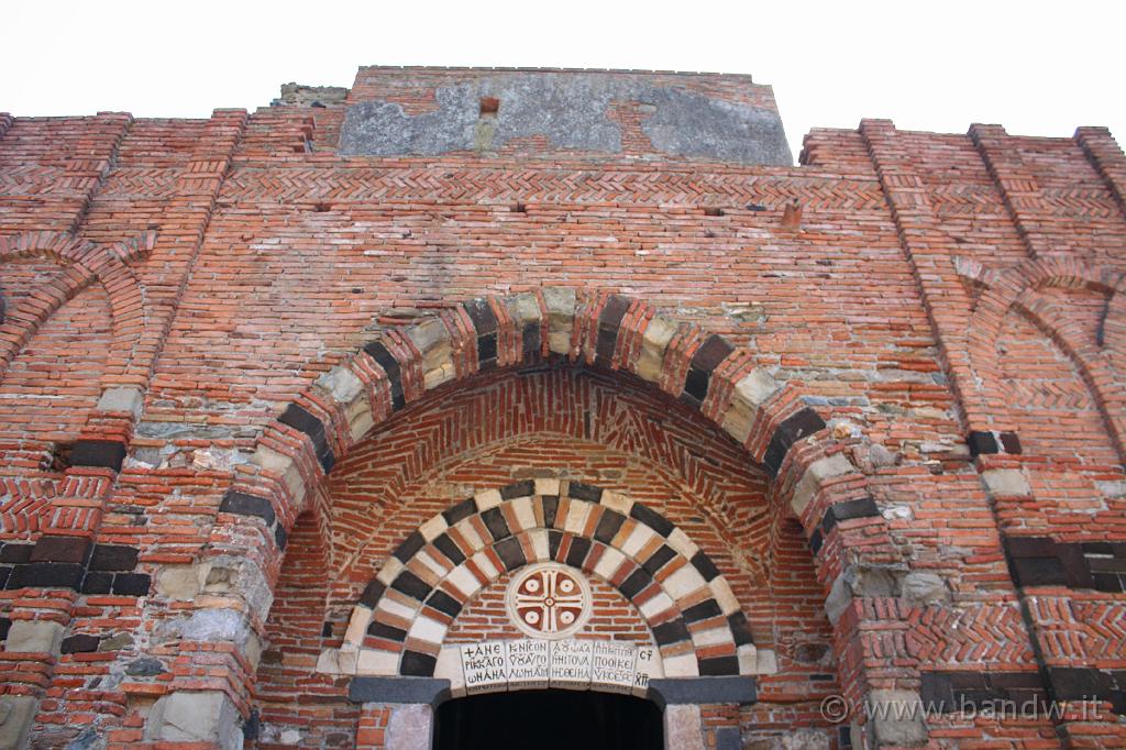 SS114_039.JPG - Casalvecchio Siculo - Prospetto principale  della Chiesa dei Santi Pietro e Paolo