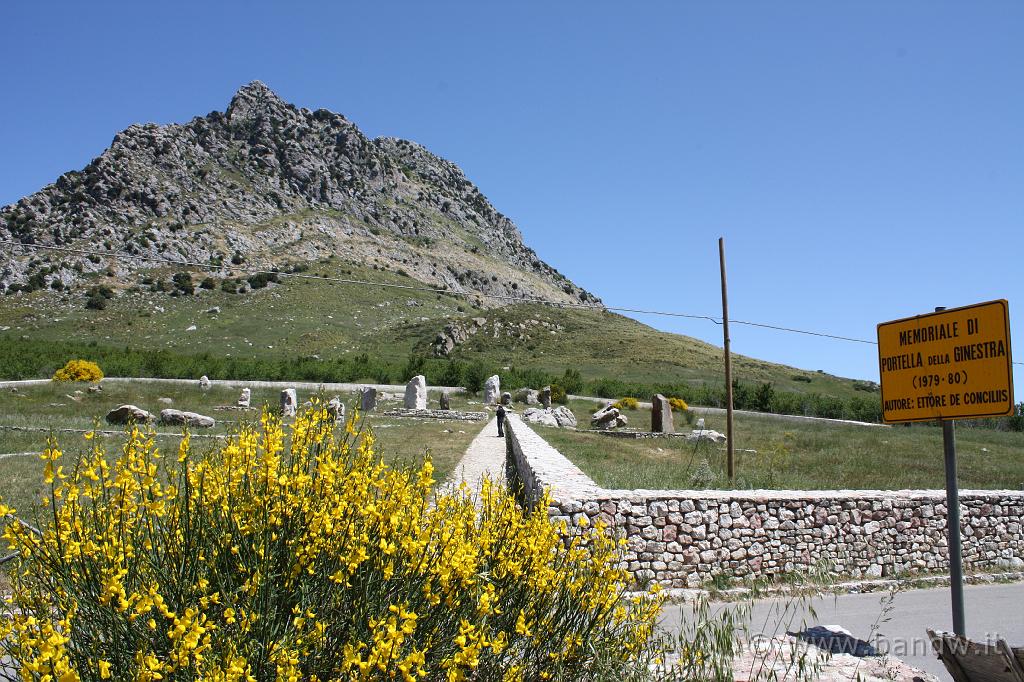 Sasizzentreffen_2008_035.JPG - La montagna da cui partirono gli spari sui 2000 lavoratori che manifestavano contro il latifondismo, a favore dell'occupazione delle terre incolte