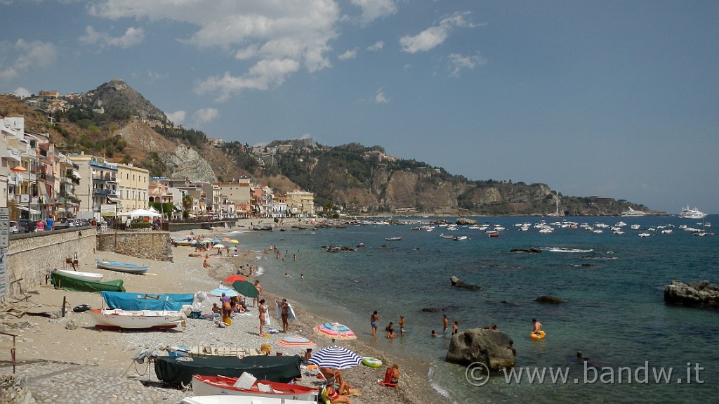 DSCN9460.JPG - Bagnanti a Giardini Naxos