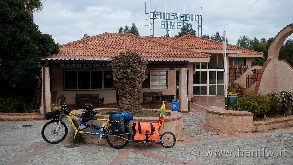 DSCN9550.JPG - Arriviamo al "ex" Villaggio Himera